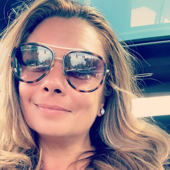 Meet your Posher, Nicole - Picture 1 of 1